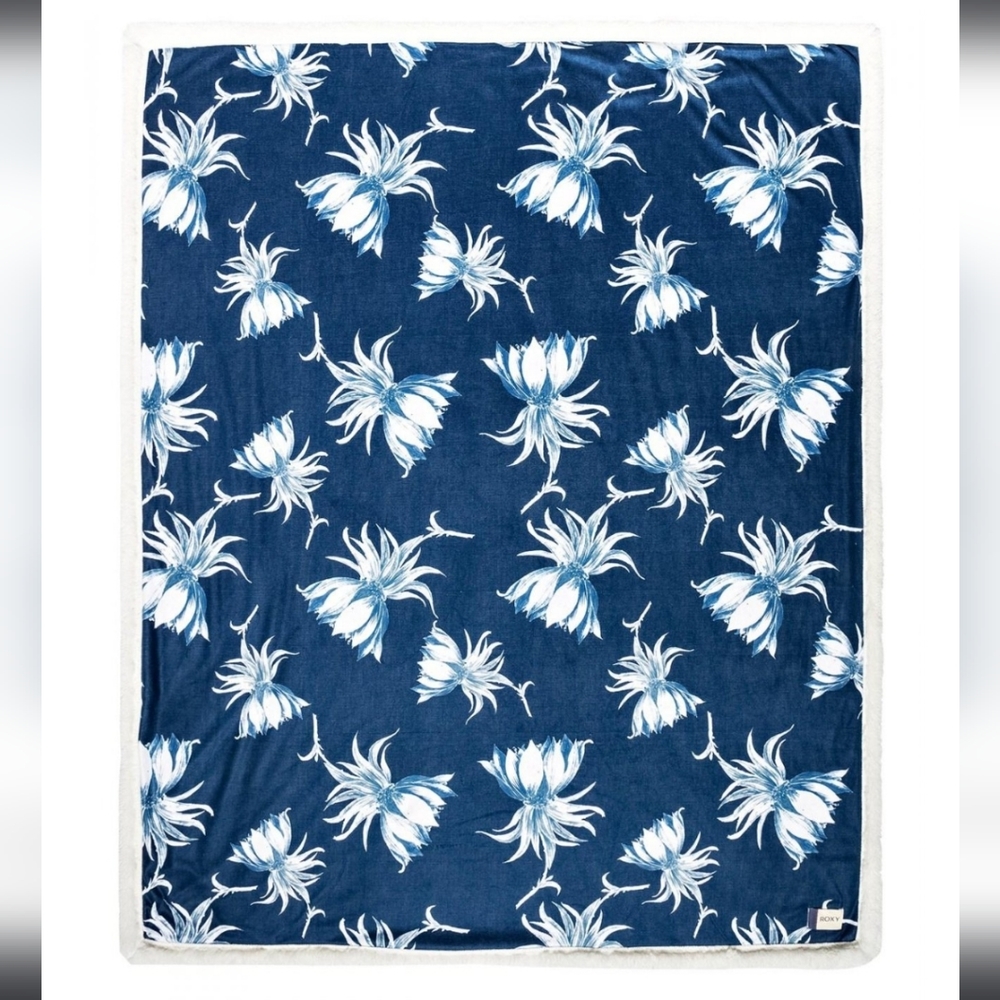 ROXY Super Soft Limited Edition Soft Sherpa Throw